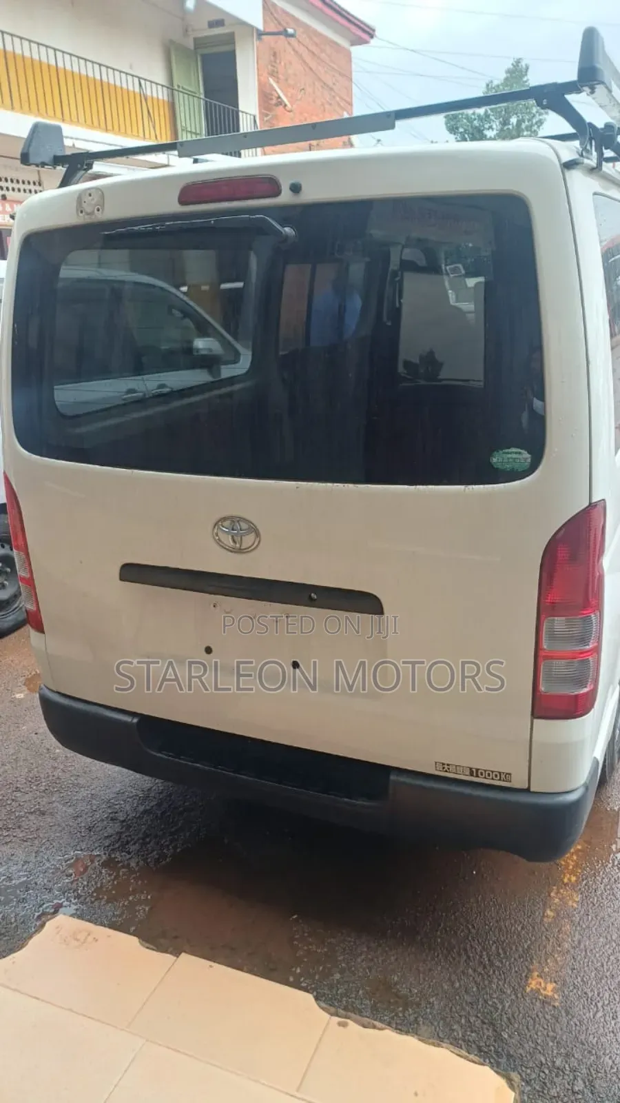 Toyota HiAce 2012 White