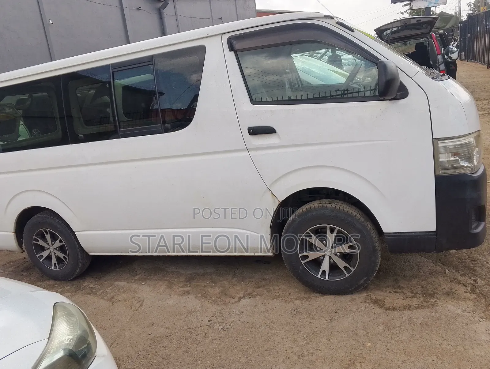 Toyota HiAce 2010 White