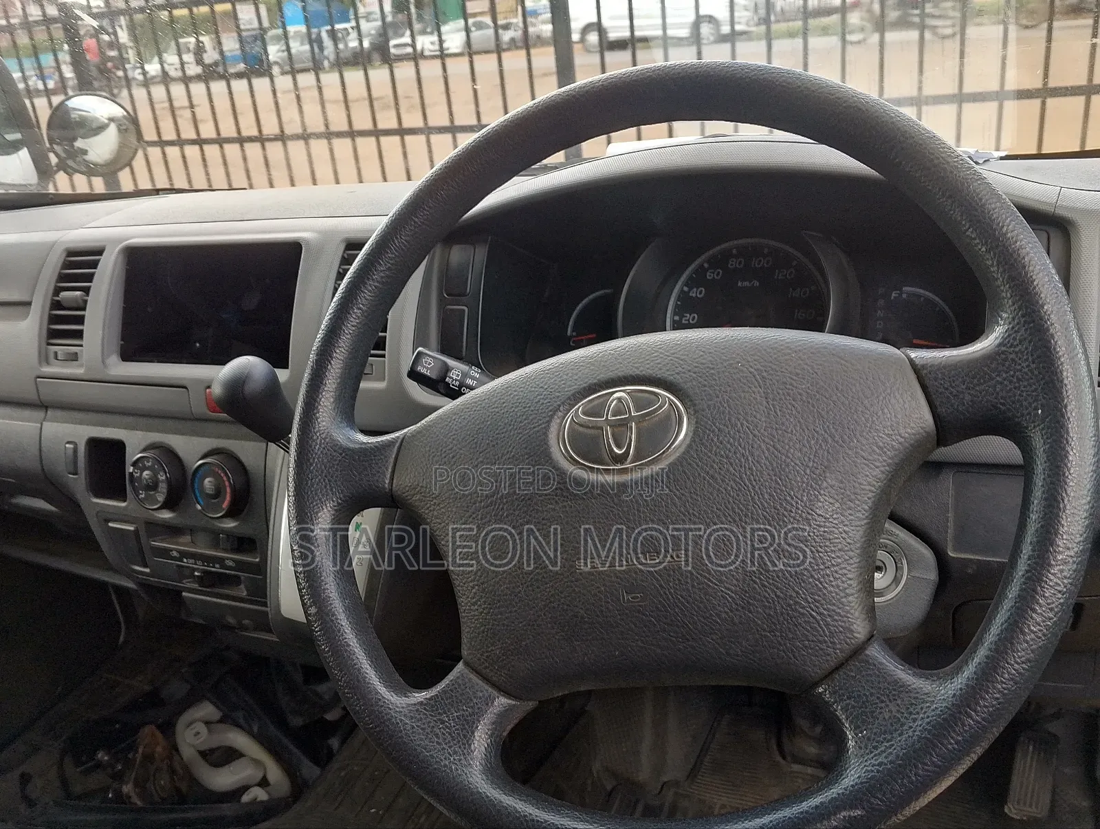 Toyota HiAce 2010 White