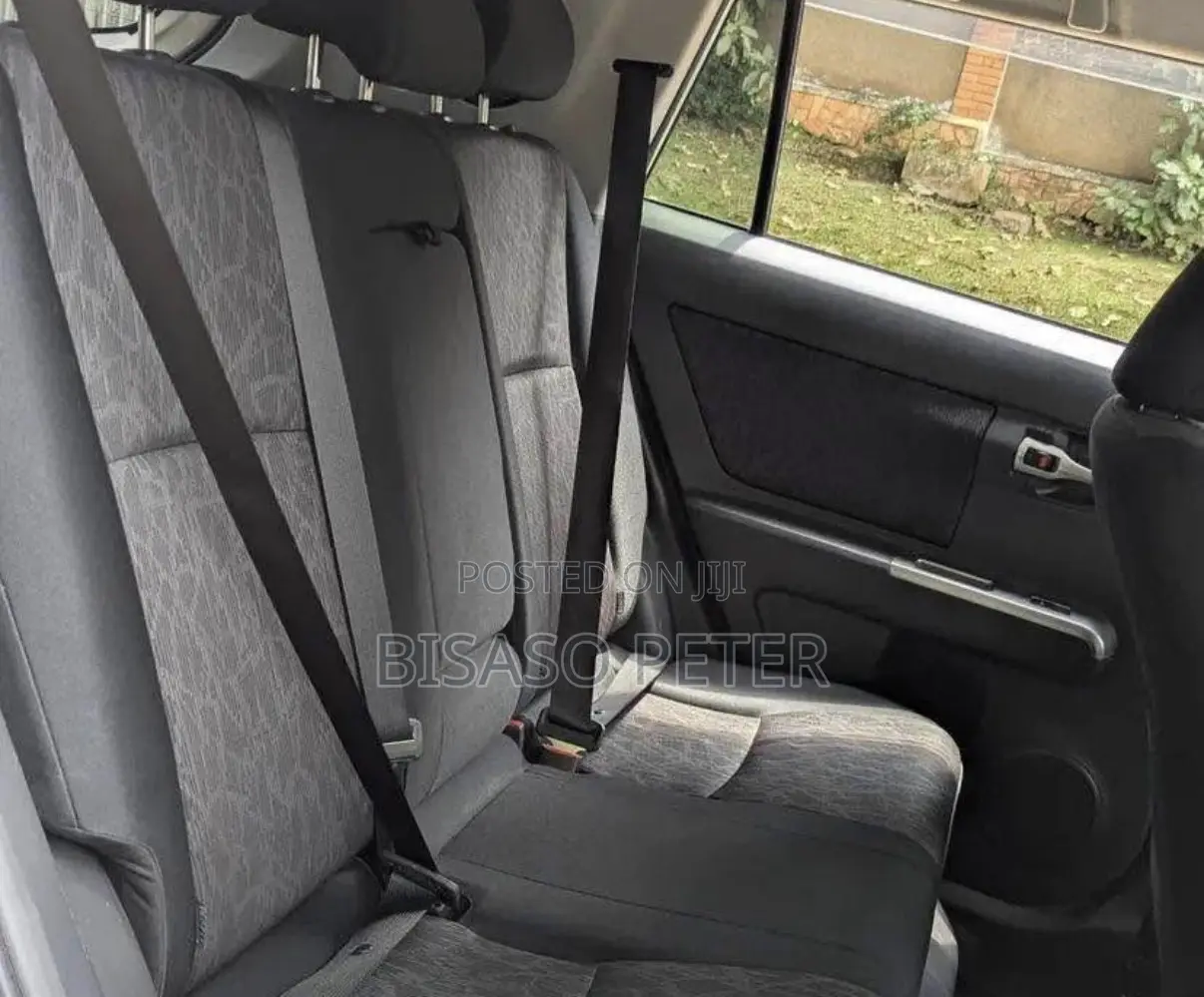 Toyota Corolla Rumion Hatchback 1.8 AWD 2011 Gray