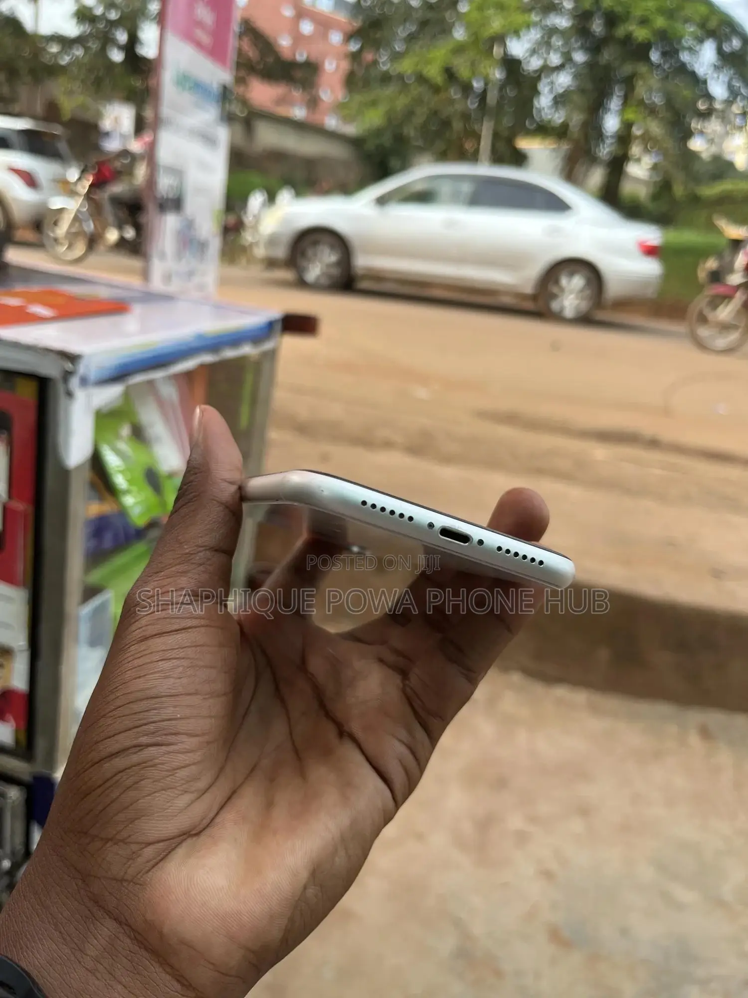 Apple iPhone XR 64 GB White