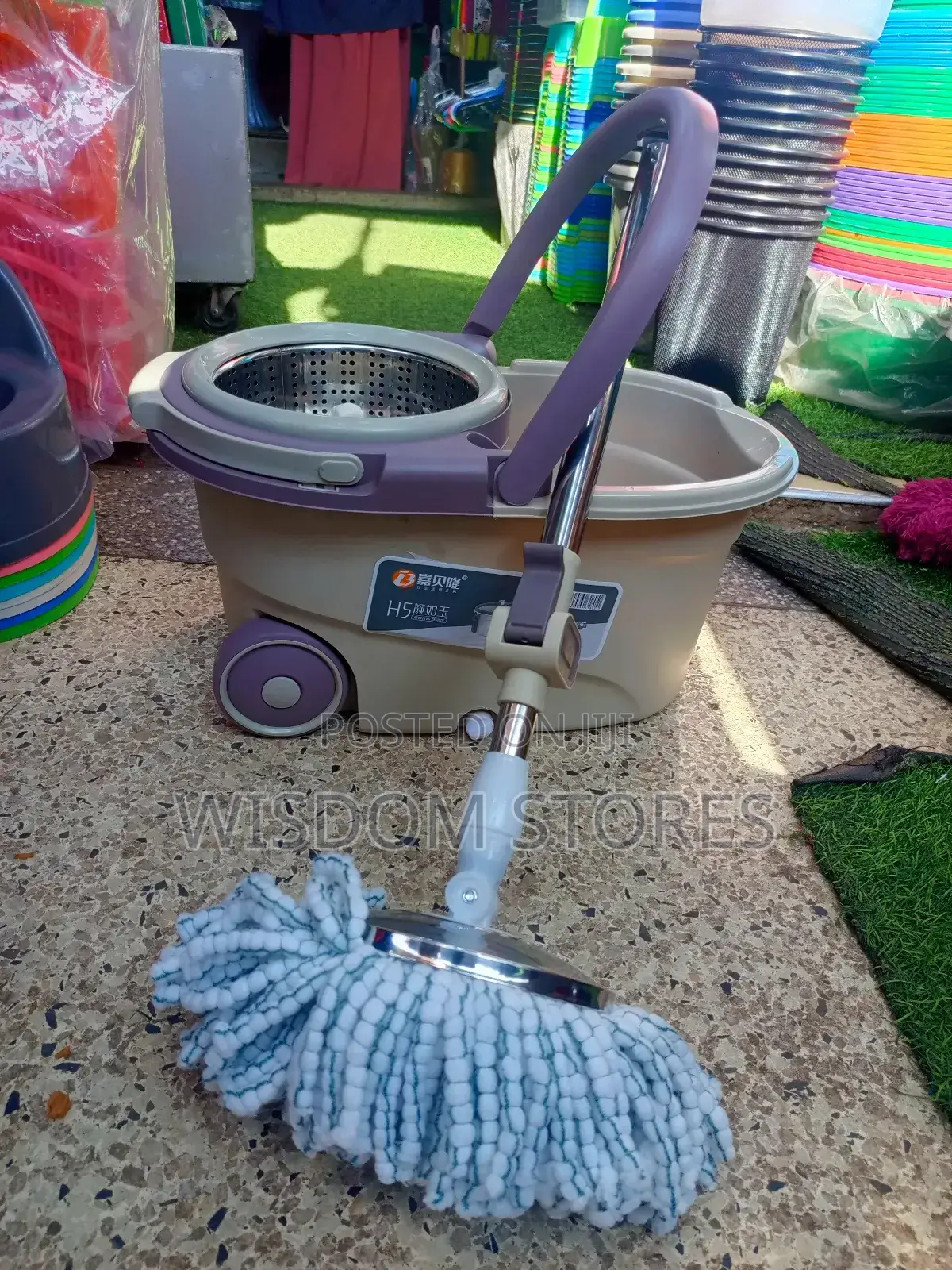 Spin Mop and Bucket System.