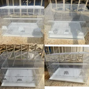 Flight Cage With a Removable Divider