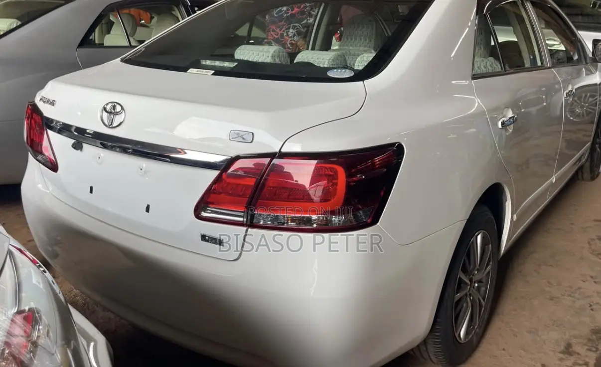 Toyota Premio 1.8 AWD 2016 White
