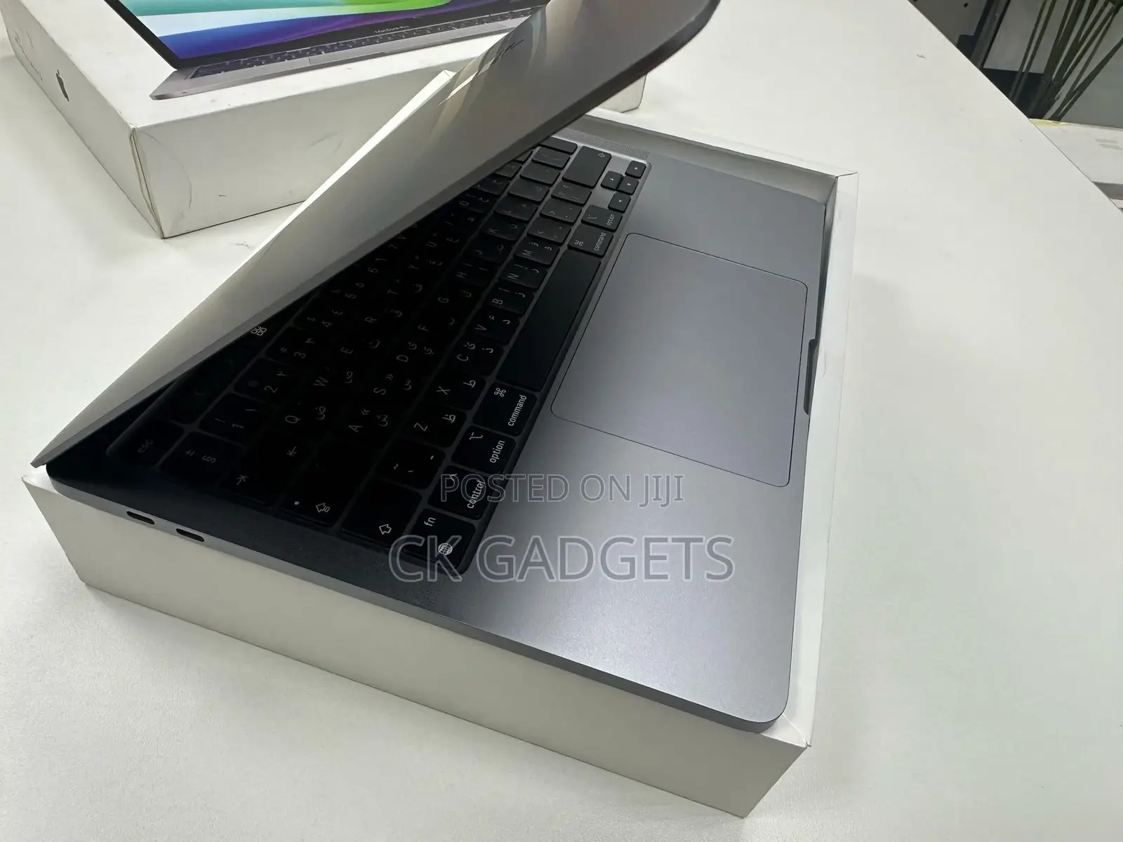 New Laptop Apple MacBook Pro 2022 M2 8GB Intel Core M2 SSD 256GB