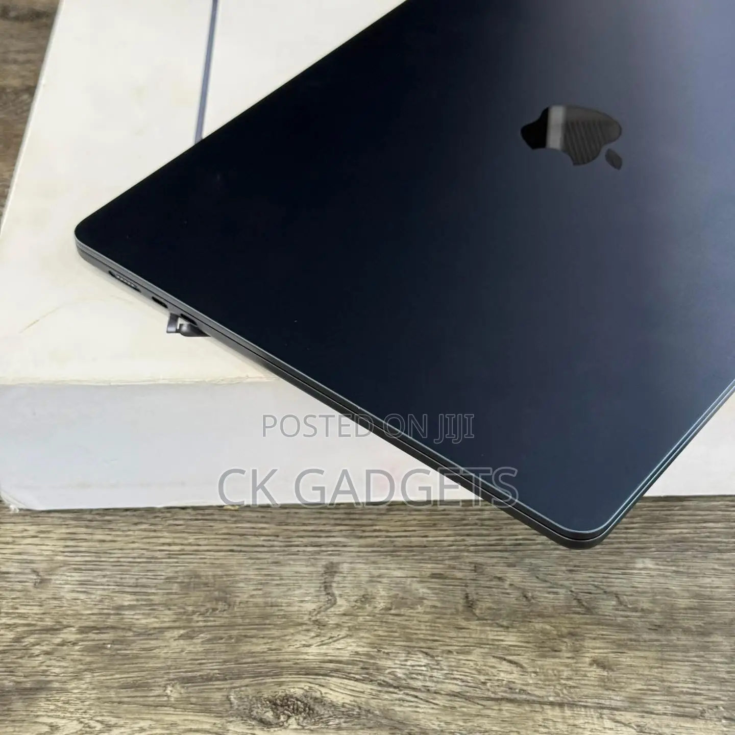 New Laptop Apple MacBook Air 2023 M2 8GB Intel Core M2 SSD 256GB