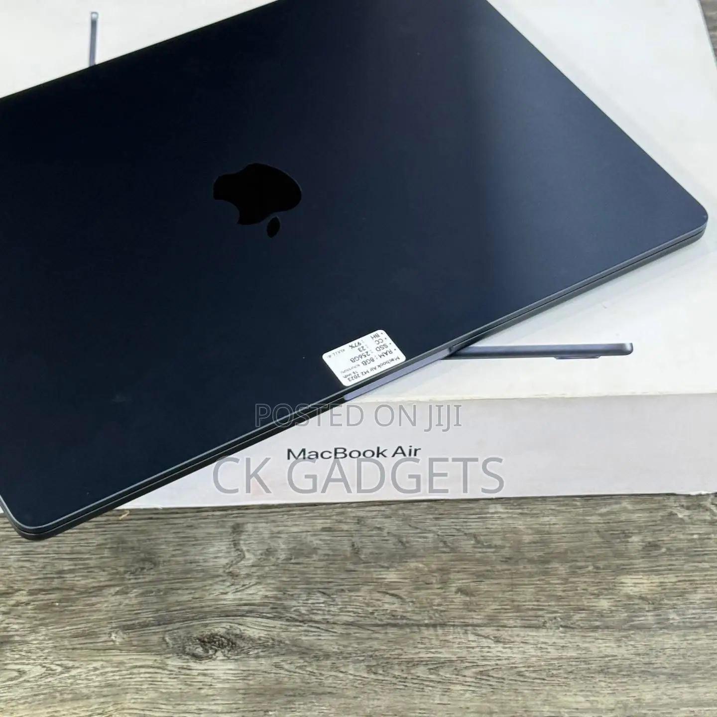New Laptop Apple MacBook Air 2023 M2 8GB Intel Core M2 SSD 256GB