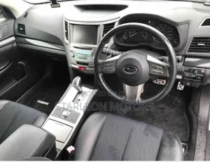 Subaru Outback 2.5i Premium 2011 White