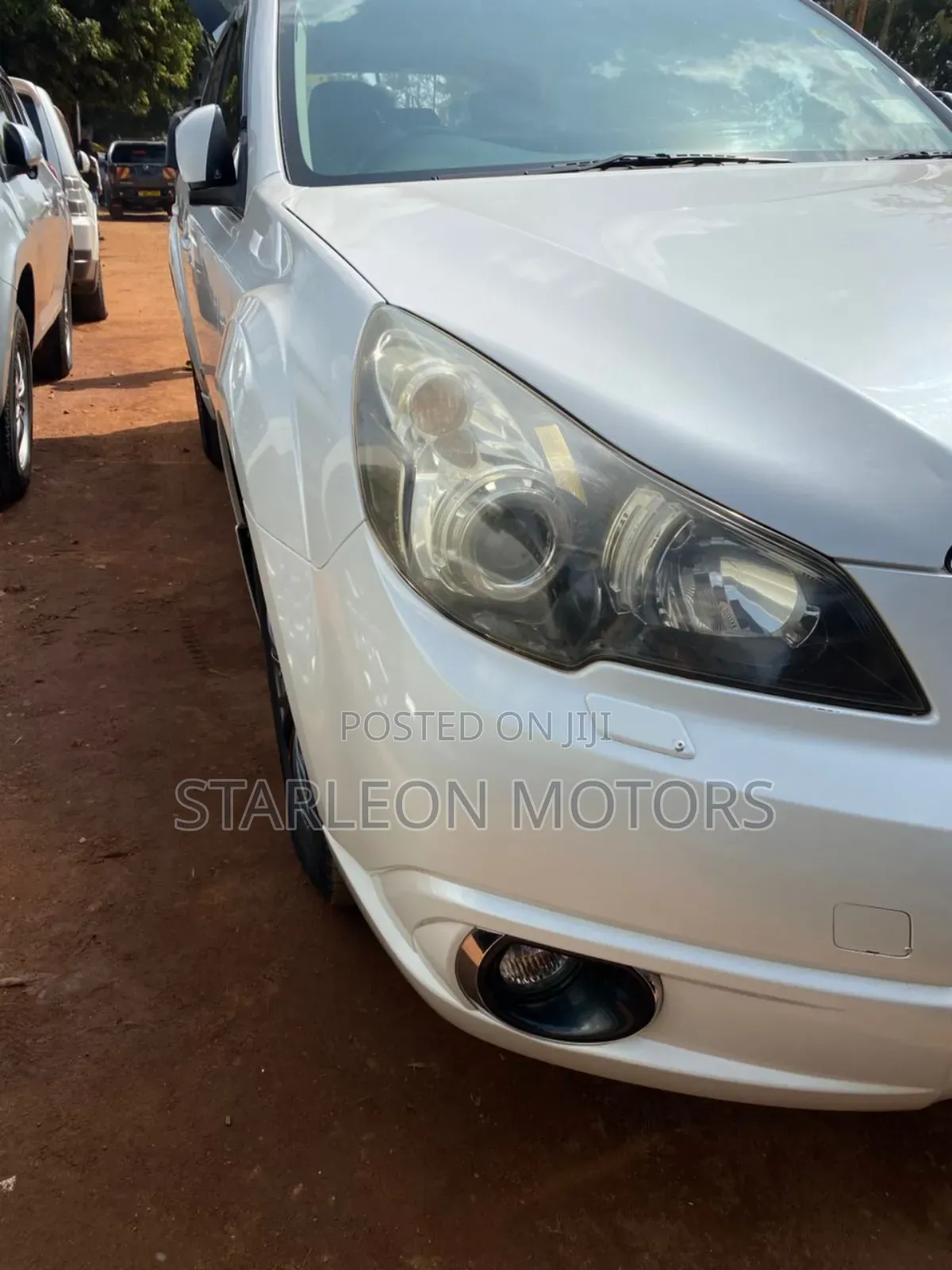 Subaru Outback 2.5i Premium 2011 White