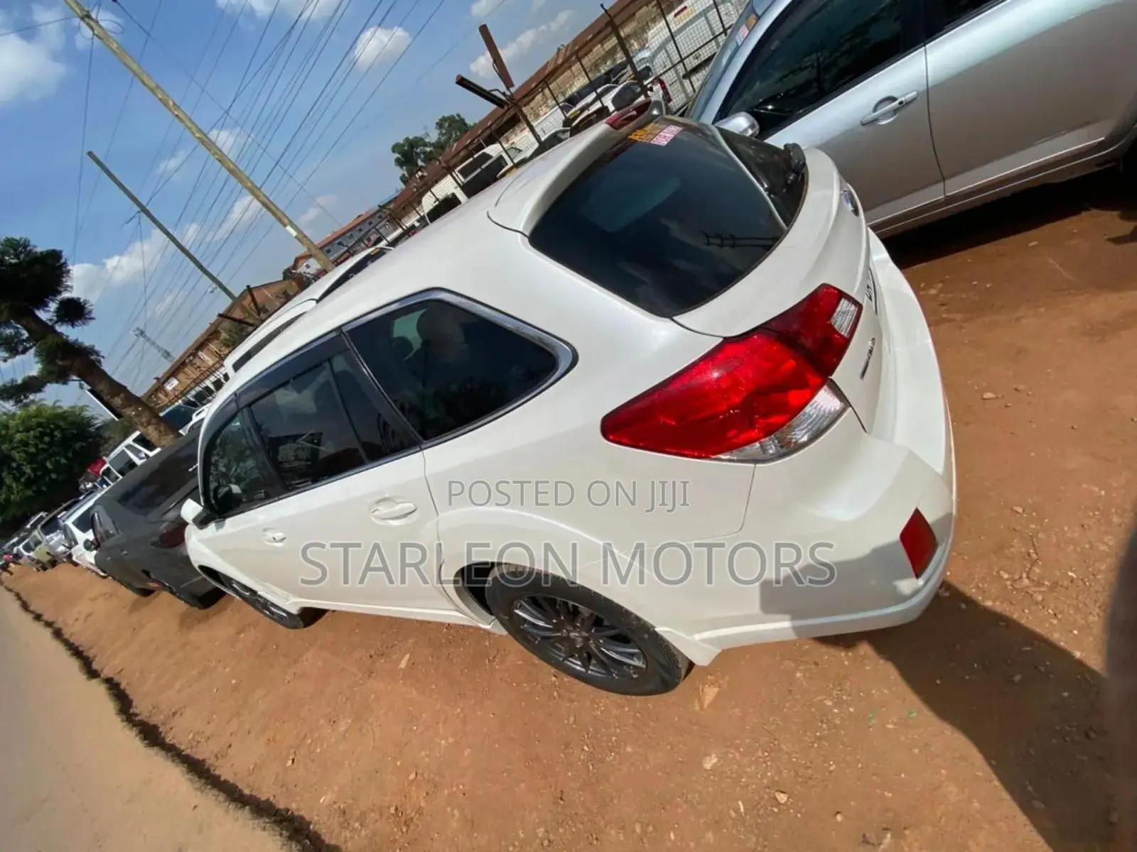 Subaru Outback 2.5i Premium 2011 White