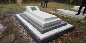 Terrazzo Grave 2