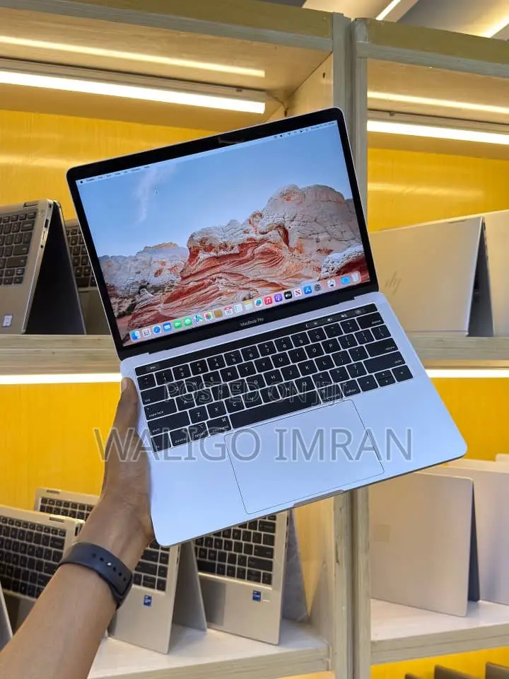 Laptop Apple MacBook Pro 2018 8GB Intel Core i5 SSD 256GB