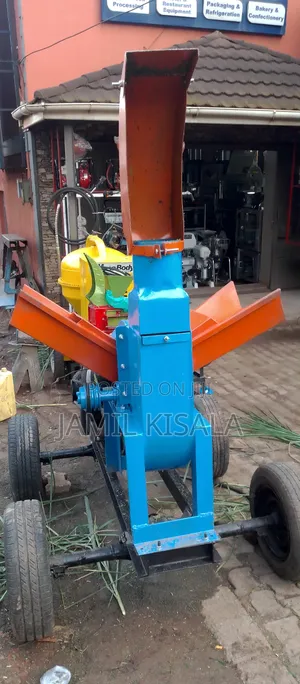 Silage Chopper With Two Feeding Ports