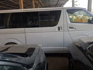 Toyota Regius 2013 White