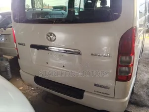 Toyota Regius 2013 White