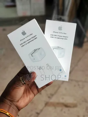 iPhone Charger With a Usb-C to Lightning Cable