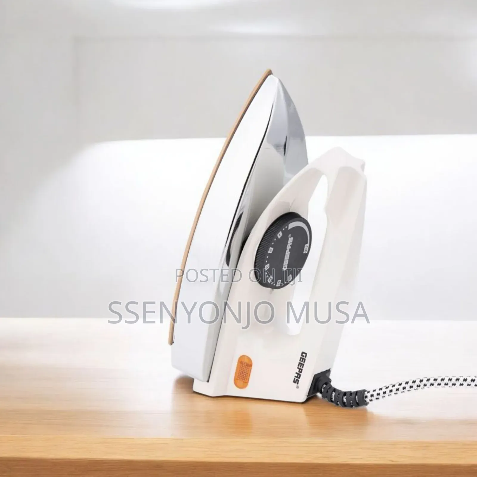 Geepas Automatic Dry Iron Gd17729 - 1000-1200w, 60 Microns -