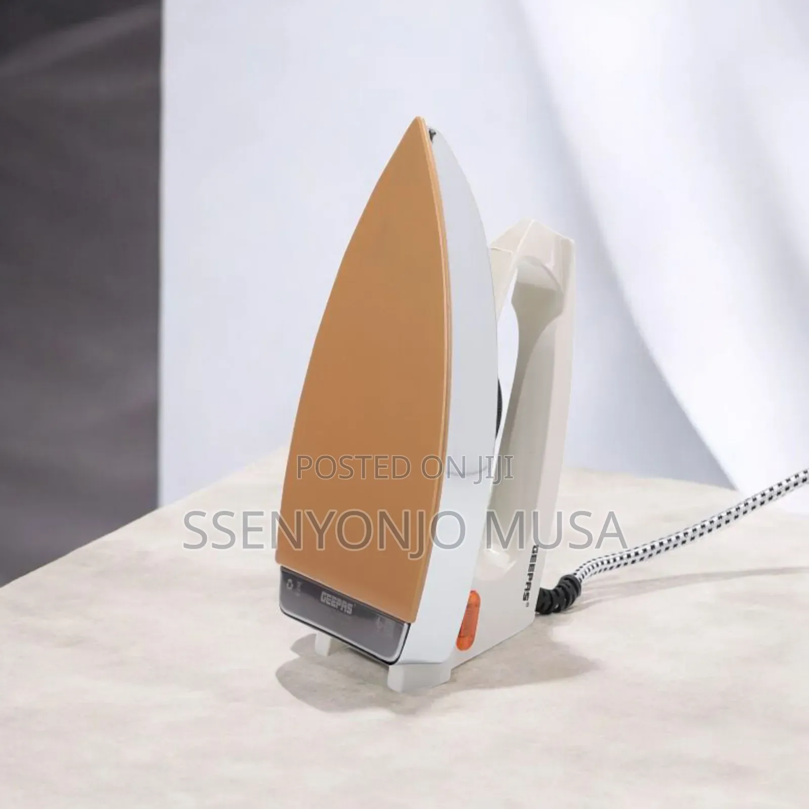 Geepas Automatic Dry Iron Gd17729 - 1000-1200w, 60 Microns -