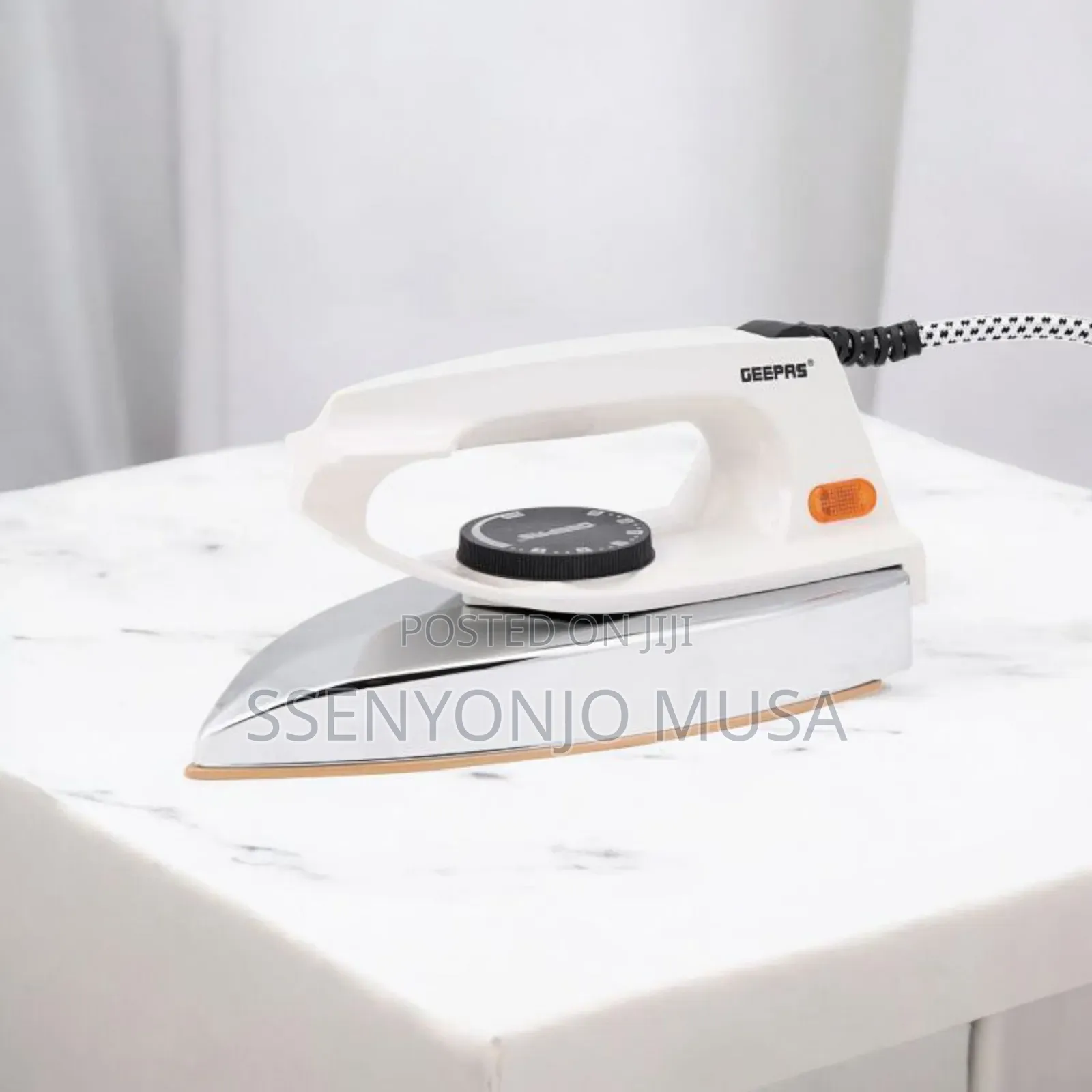 Geepas Automatic Dry Iron Gd17729 - 1000-1200w, 60 Microns -