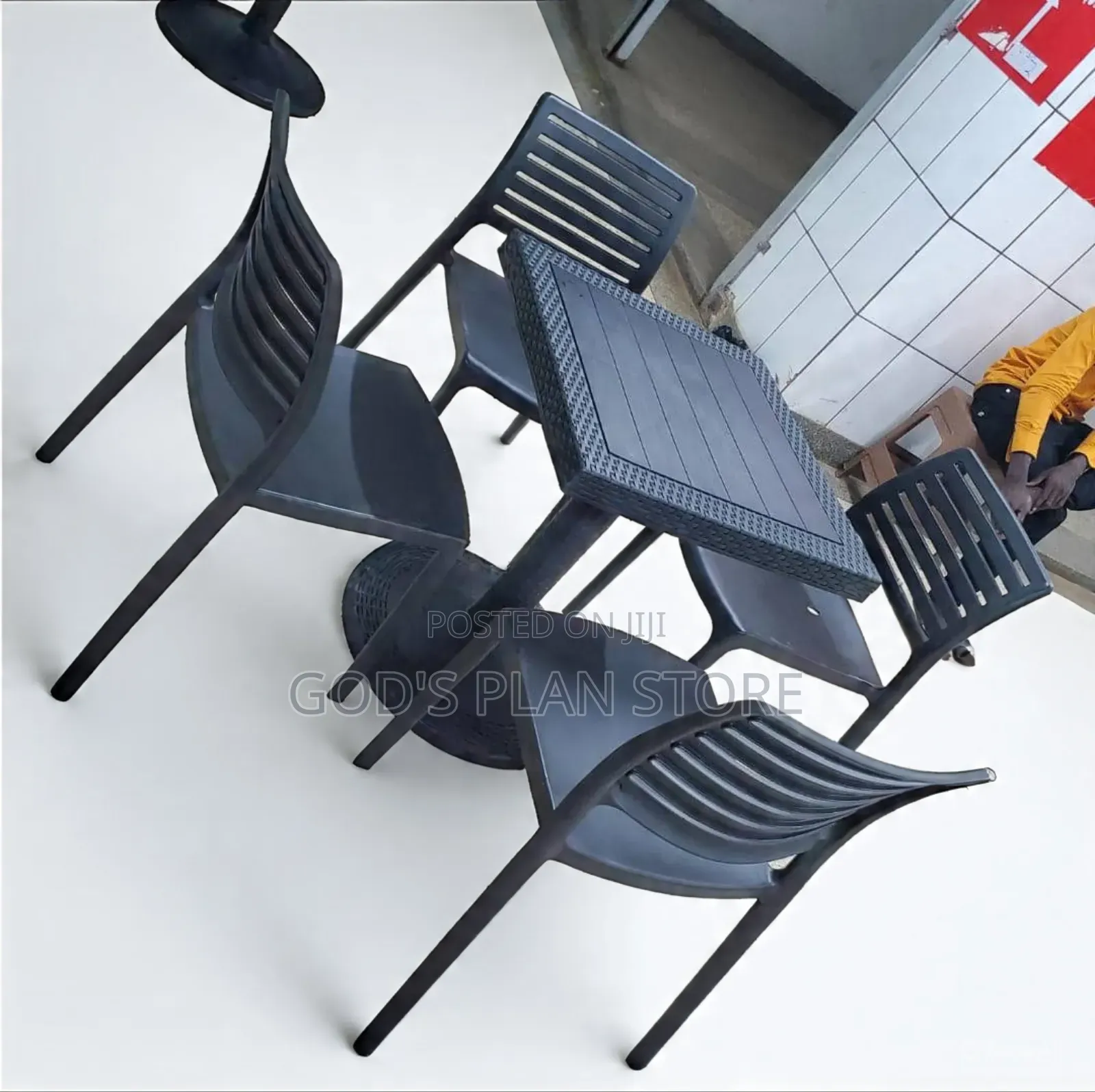 Generic Plastic Table and Chairs for Hotel, Dining, Bars Restaurants