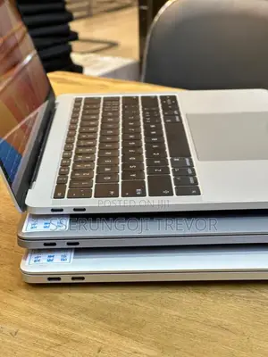 Laptop Apple MacBook Pro 2017 8GB Intel Core I7 SSHD+SSD 256GB