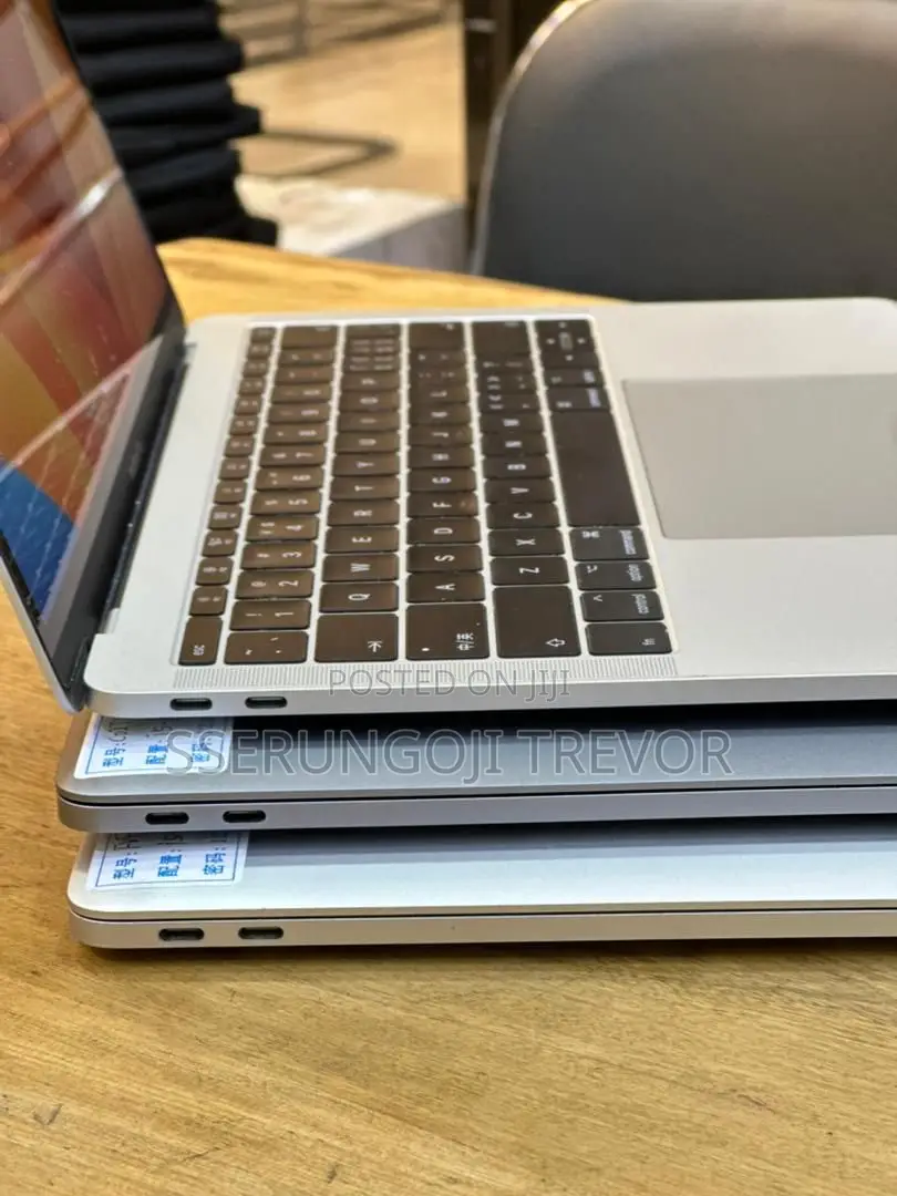 Laptop Apple MacBook Pro 2017 8GB Intel Core I7 SSHD+SSD 256GB