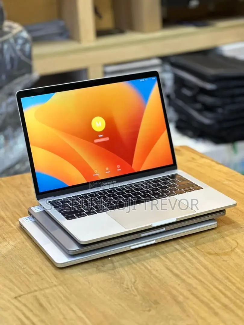 Laptop Apple MacBook Pro 2017 8GB Intel Core I7 SSHD+SSD 256GB