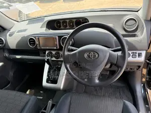 Toyota Corolla Rumion Hatchback 1.5 FWD 2012 Black