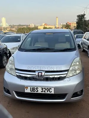 Toyota ISIS 1.8 Platana 2009 Silver