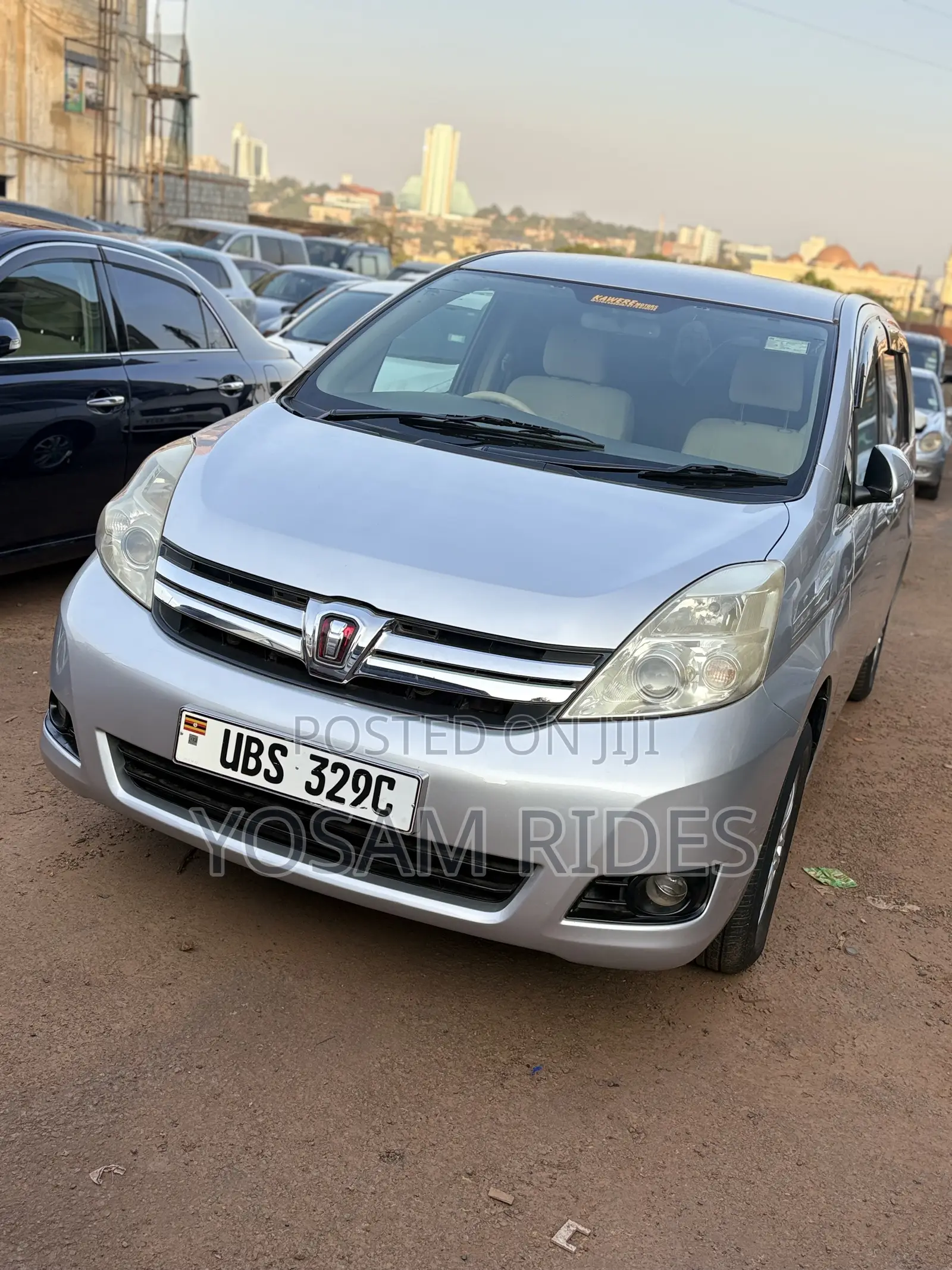 Toyota ISIS 1.8 Platana 2009 Silver