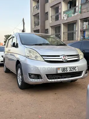 Toyota ISIS 1.8 Platana 2009 Silver