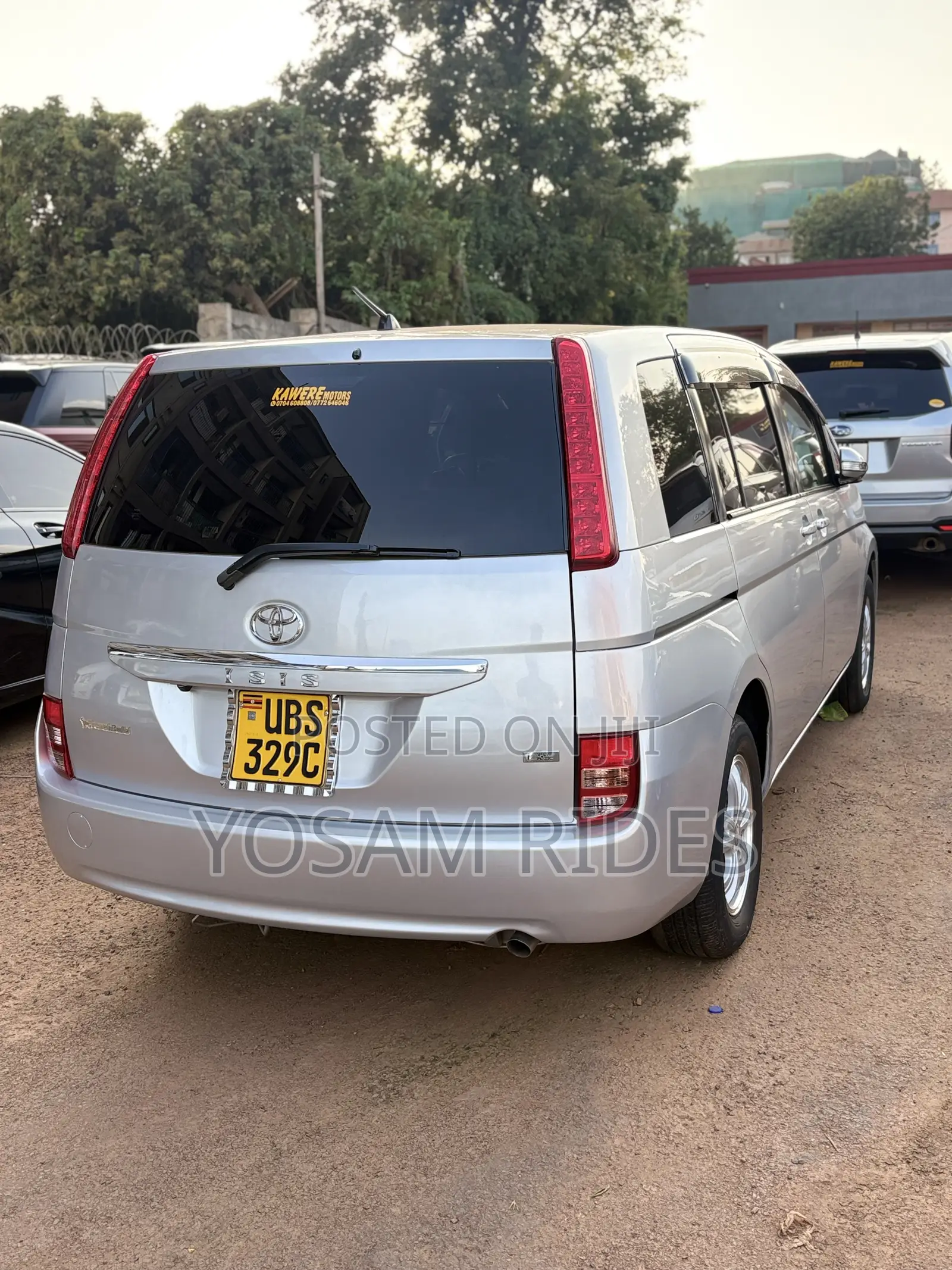 Toyota ISIS 1.8 Platana 2009 Silver