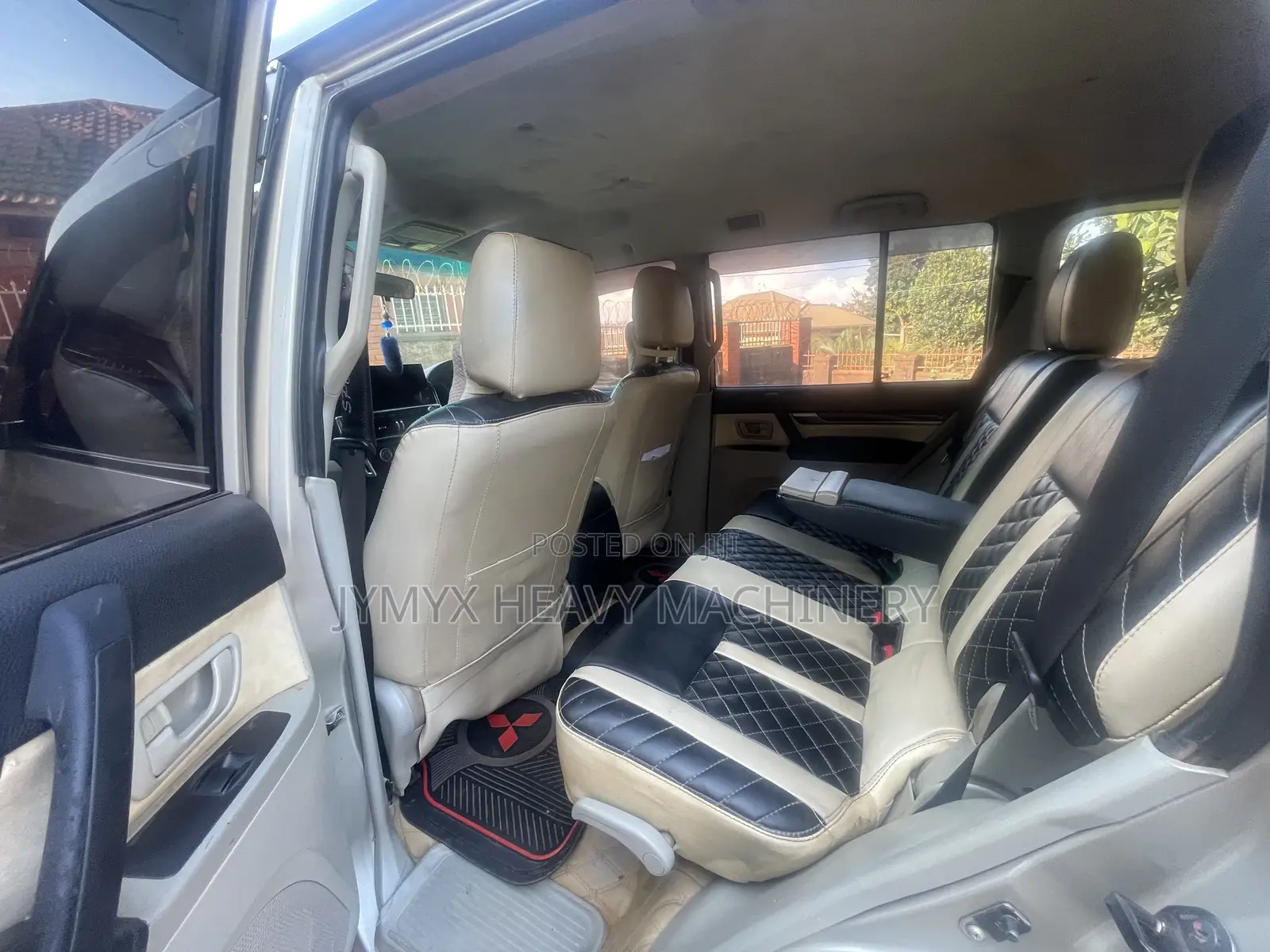 Mitsubishi Pajero 2011 Beige