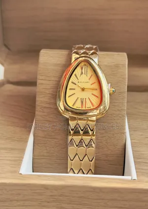 Bvlgari Women's Wrist Stylish Gift Box Watch Golden Color