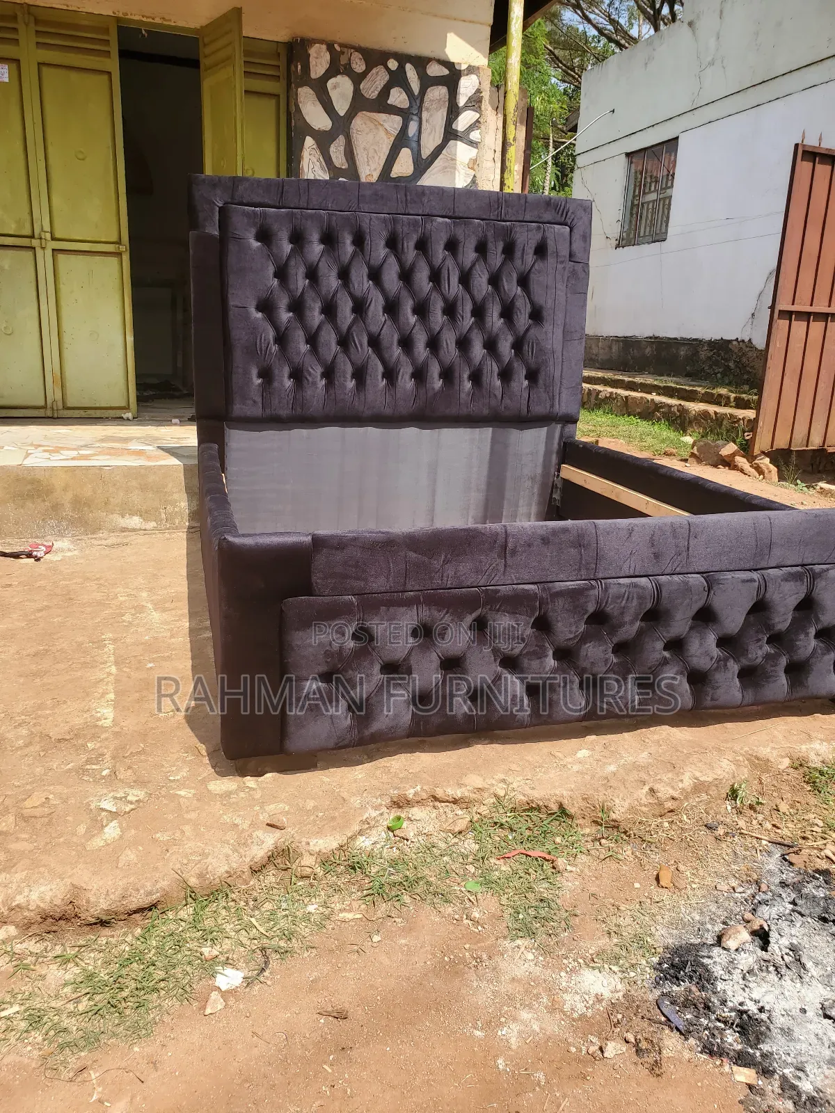 5 by 6 Bed Dark Black