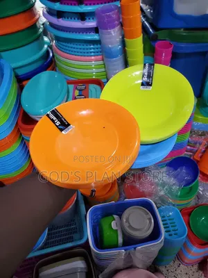 Plastic Stallion Serving Plates 12pcs