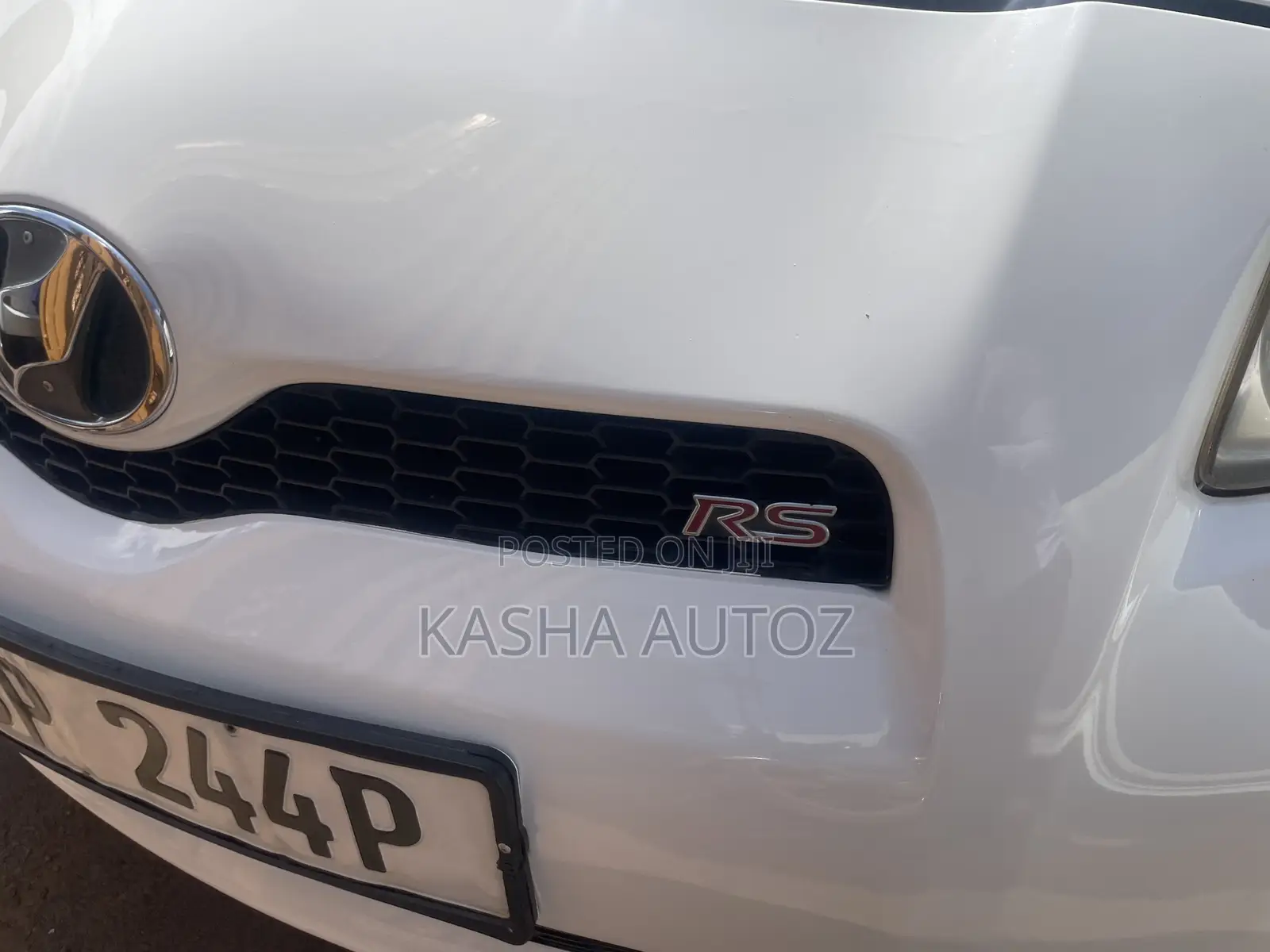Toyota Vitz 2010 White