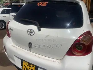 Toyota Vitz 2010 White