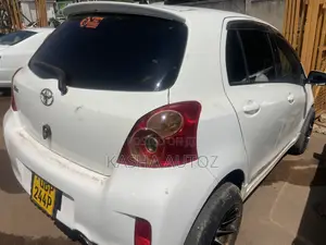 Toyota Vitz 2010 White