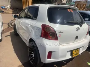 Toyota Vitz 2010 White