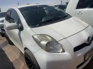 Toyota Vitz 2010 White