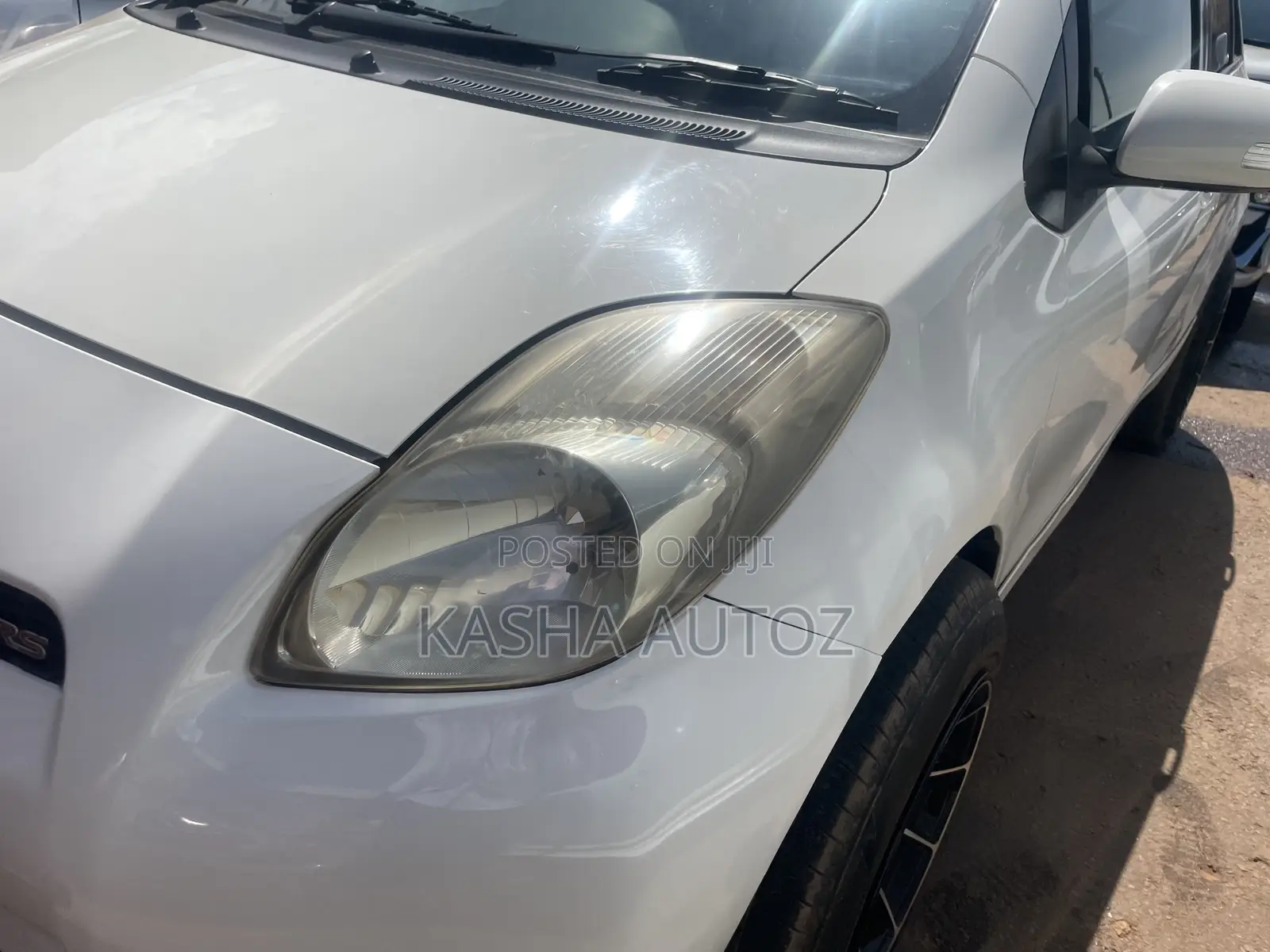 Toyota Vitz 2010 White