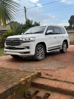 Brand New Land Cruiser V8 for Hire