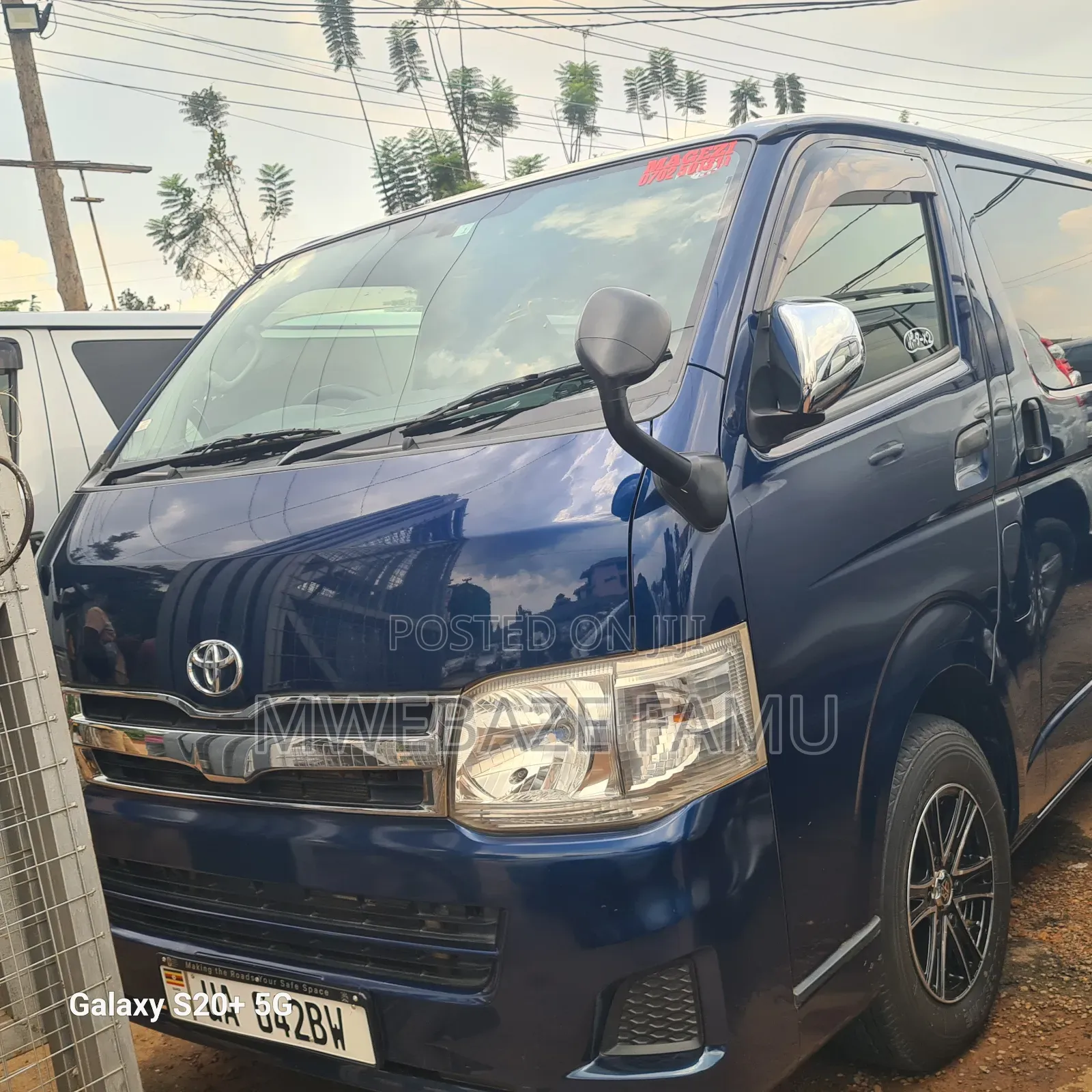 Toyota HiAce 2010 Blue