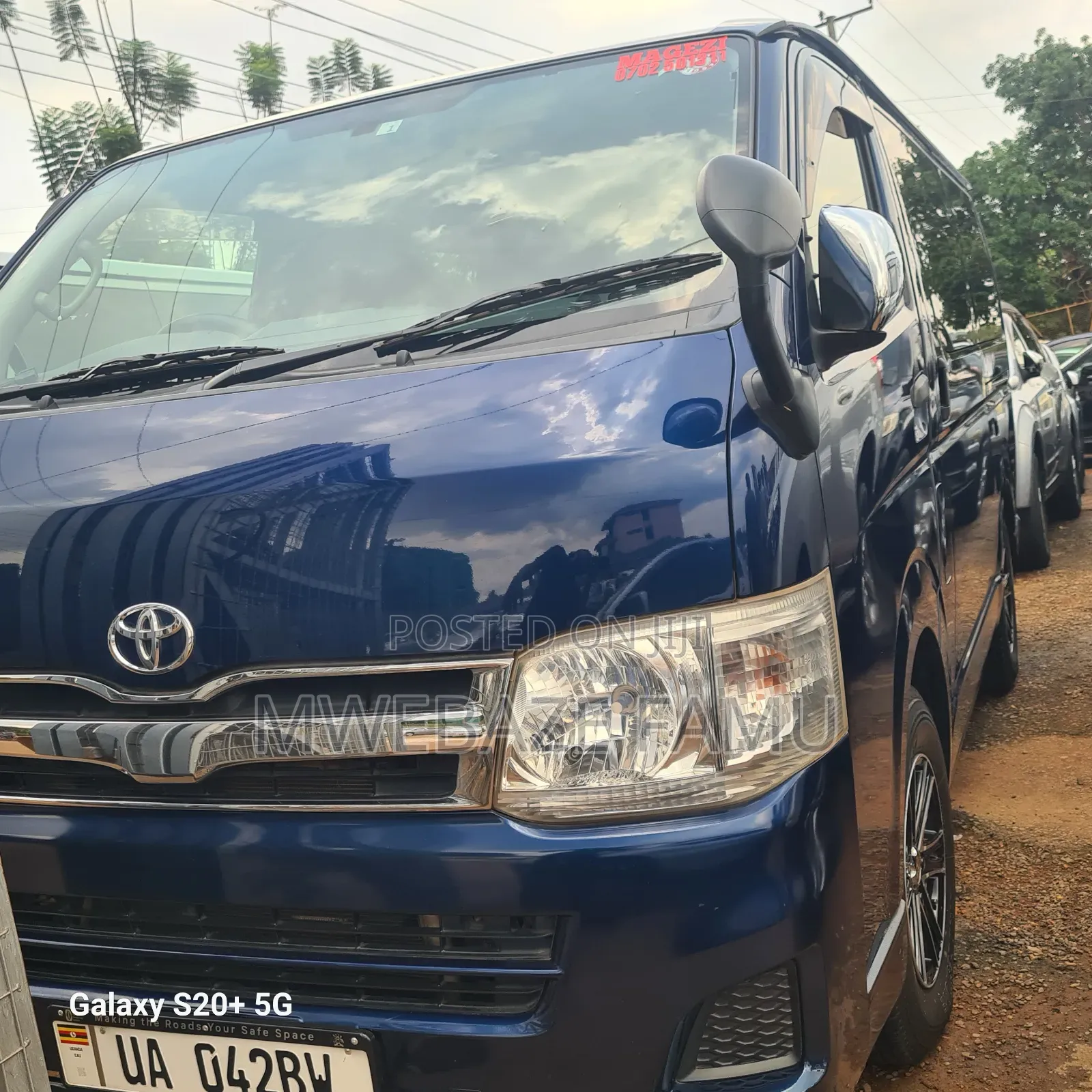 Toyota HiAce 2010 Blue