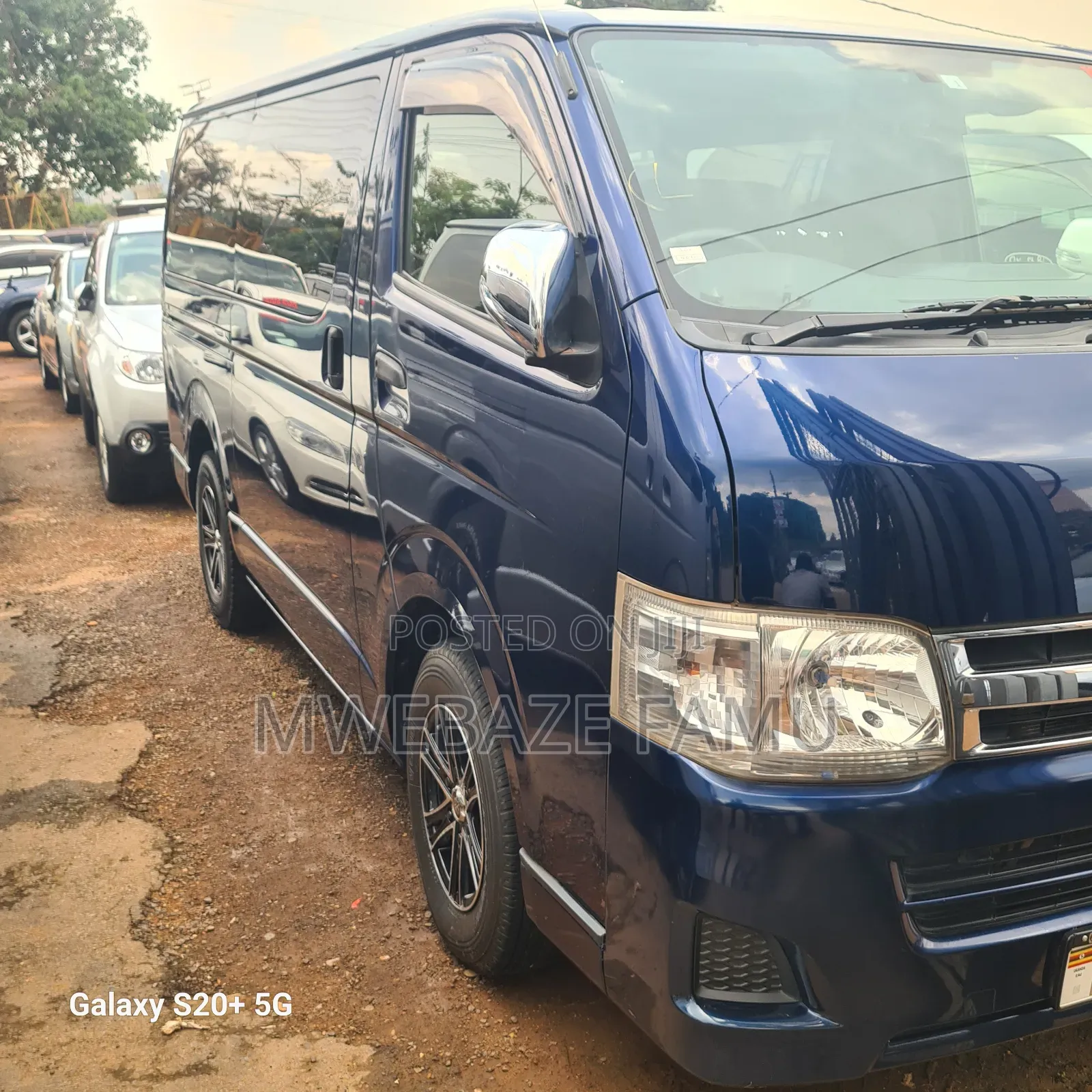 Toyota HiAce 2010 Blue