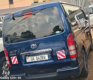 Toyota HiAce 2010 Blue