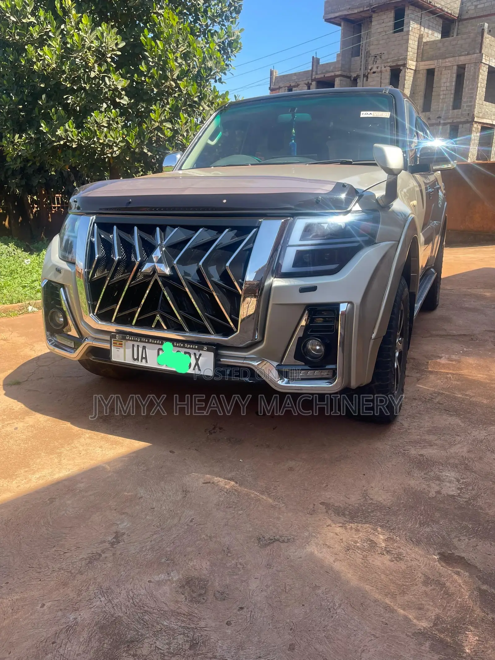 Mitsubishi Pajero 2011 Beige