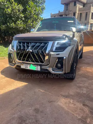 Mitsubishi Pajero 2011 Beige
