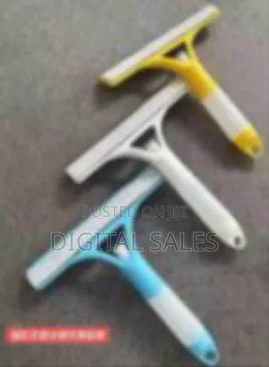 1 Piece of Double Sided Water Spray Squeegee 3 in 1 Window Cleaning